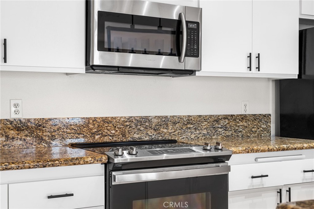 4655 Barcelona Way Oceanside, CA 92056 - Photo 13 of 35 STAINLESS STEAL APPLIANCES