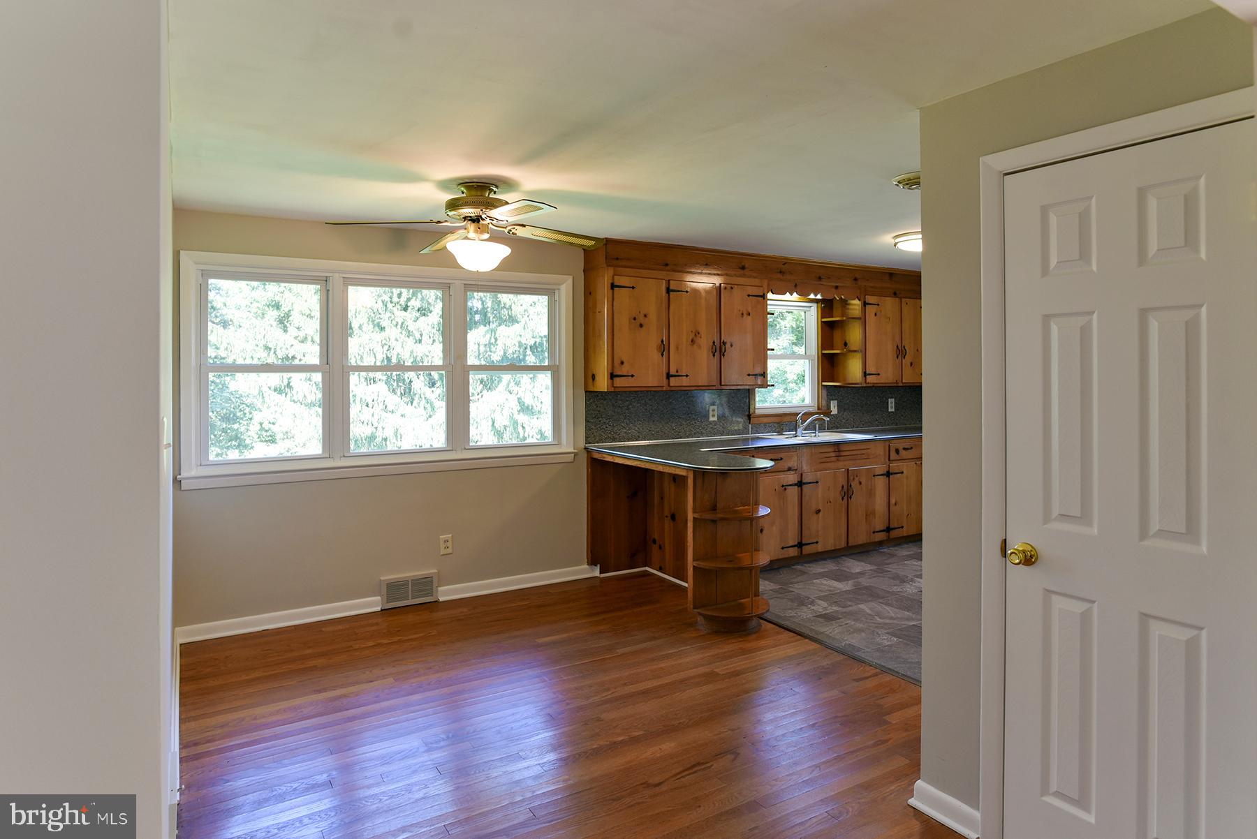 11828 Patrick Road Hagerstown, MD 21742 - Photo 12 of 29 Dining area