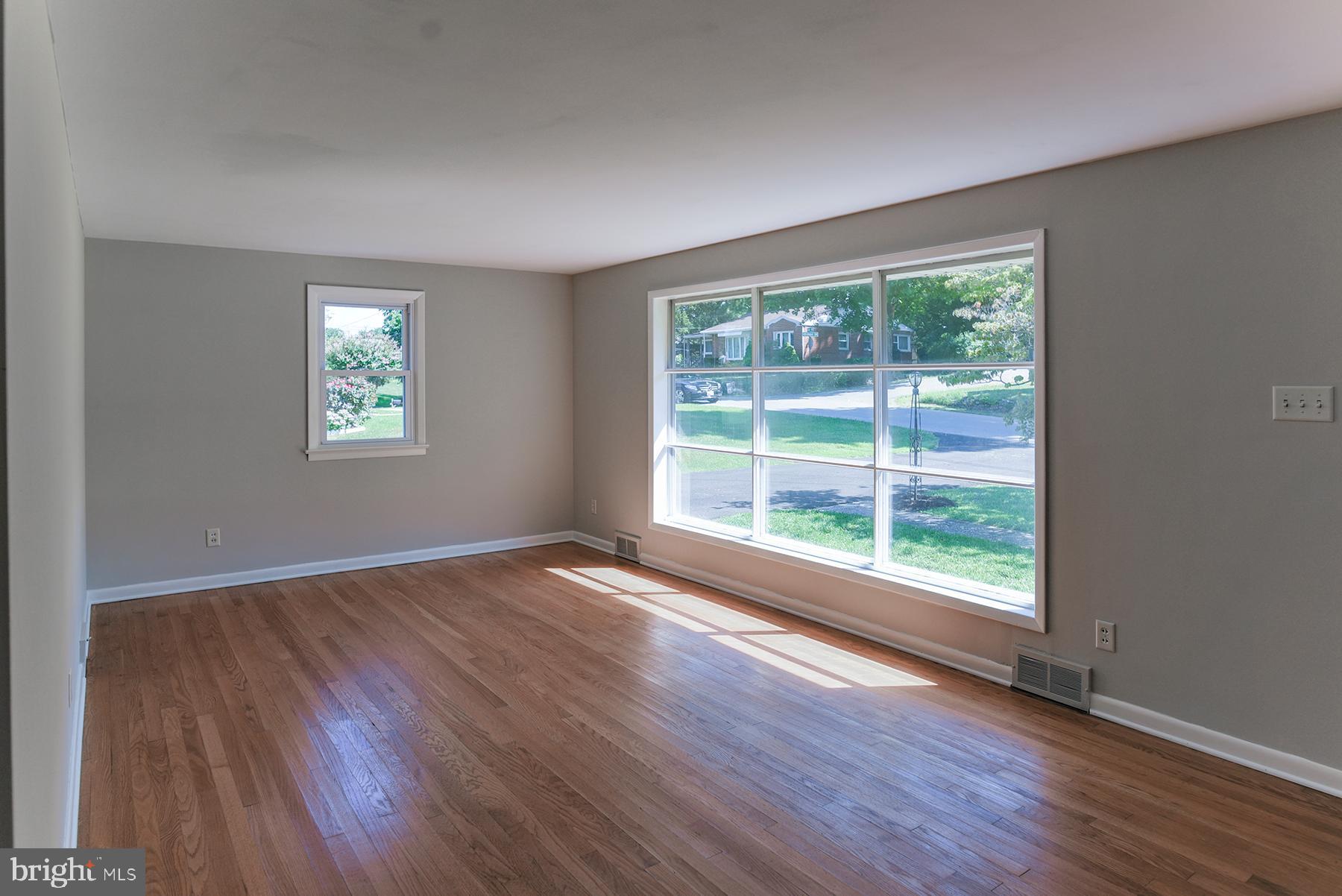 11828 Patrick Road Hagerstown, MD 21742 - Photo 10 of 29 Living room