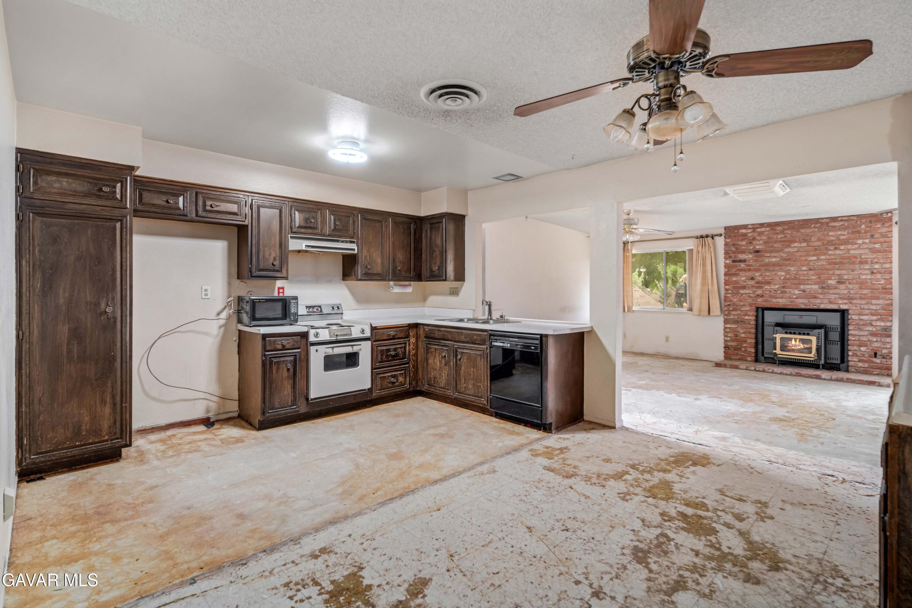 37747 Rudall Avenue Palmdale, CA 93550 - Photo 8 of 28 Rudall-08
