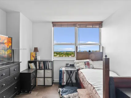 $1,100,000 | 650 West Avenue, Unit 1208, Miami Beach, FL 33139