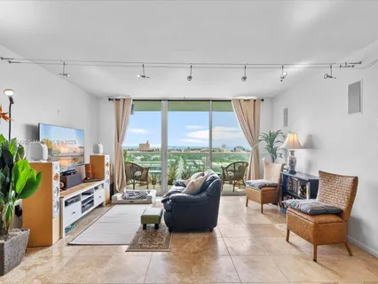 $1,100,000 | 650 West Avenue, Unit 1208, Miami Beach, FL 33139