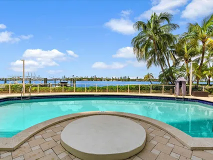 $1,100,000 | 650 West Avenue, Unit 1208, Miami Beach, FL 33139