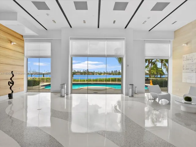 a view of an entryway with a livingroom