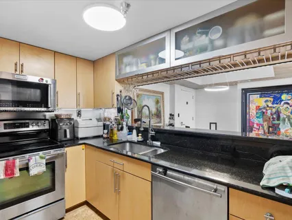 $1,100,000 | 650 West Avenue, Unit 1208, Miami Beach, FL 33139