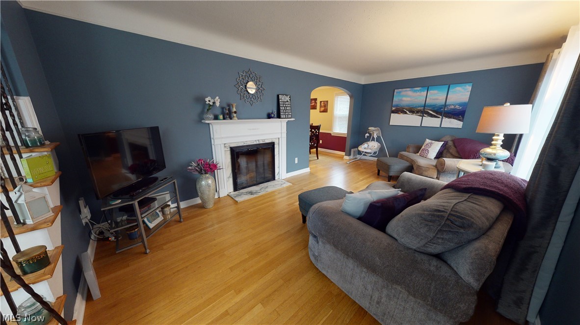 1527 Edgefield Road Lyndhurst, OH 44124 - Photo 3 of 25 Living Room