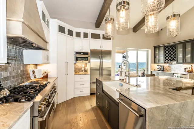 $1,800,000 | 225 Arrowhead Lane, Pipe Creek, TX 78063