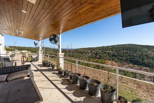 $1,800,000 | 225 Arrowhead Lane, Pipe Creek, TX 78063