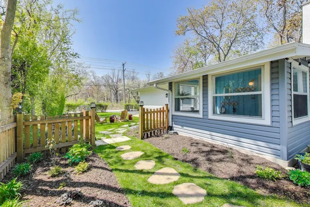 $3,975 | 537 County Line Road, Highland Park, IL 60035