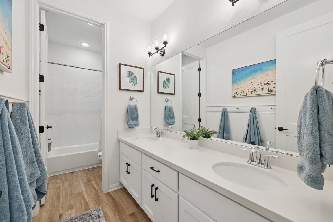 2913 Fallcrest Bend Leander, TX 78641 - Photo 23 of 40 a spacious bathroom with double vanity a and a bathtub