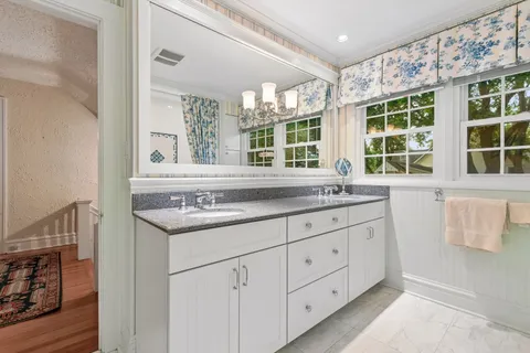 $574,999 | 335 East Liberty Street, Barrington, IL 60010