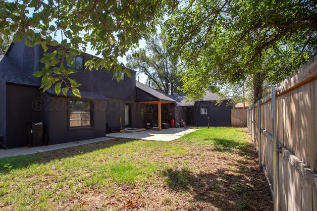 a house view with a outdoor space