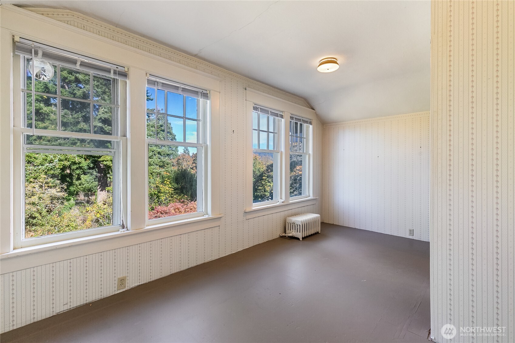 3905 Idaho Street Bellingham, WA 98229 - Photo 33 of 40 an empty room with windows and view
