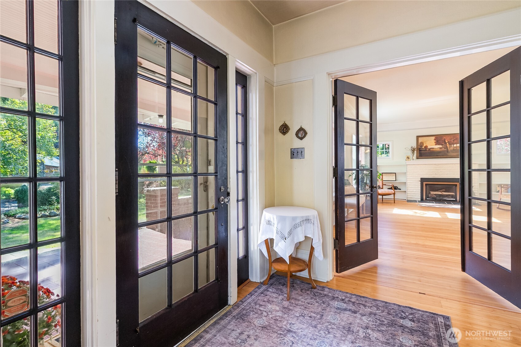 3905 Idaho Street Bellingham, WA 98229 - Photo 10 of 40 a living room with furniture