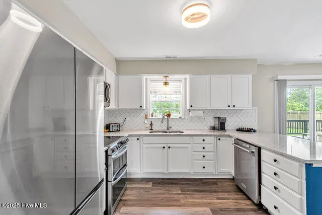 $2,400 | 329 Iverleigh Lane, Jacksonville, NC 28540