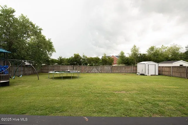 $2,400 | 329 Iverleigh Lane, Jacksonville, NC 28540