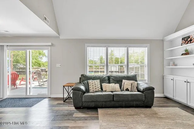 $2,400 | 329 Iverleigh Lane, Jacksonville, NC 28540