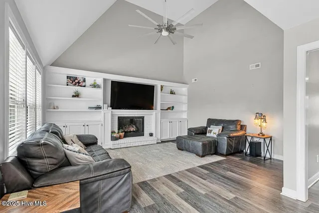 $2,400 | 329 Iverleigh Lane, Jacksonville, NC 28540