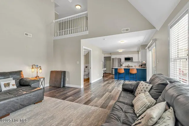 $2,400 | 329 Iverleigh Lane, Jacksonville, NC 28540