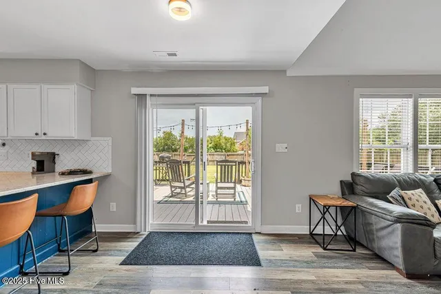 $2,400 | 329 Iverleigh Lane, Jacksonville, NC 28540