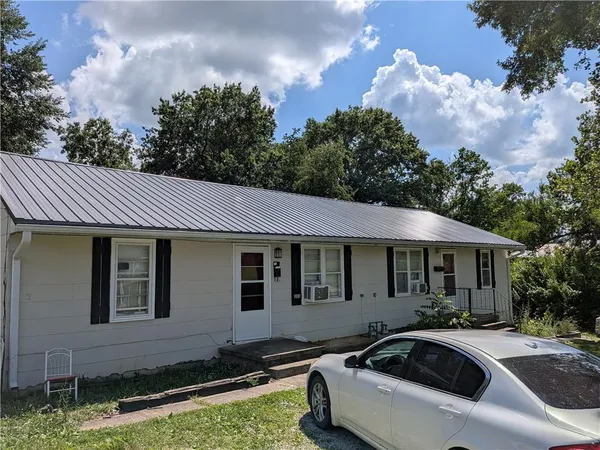 $160,000 | 301-303 East McKissock Street, Knob Noster, MO 65336