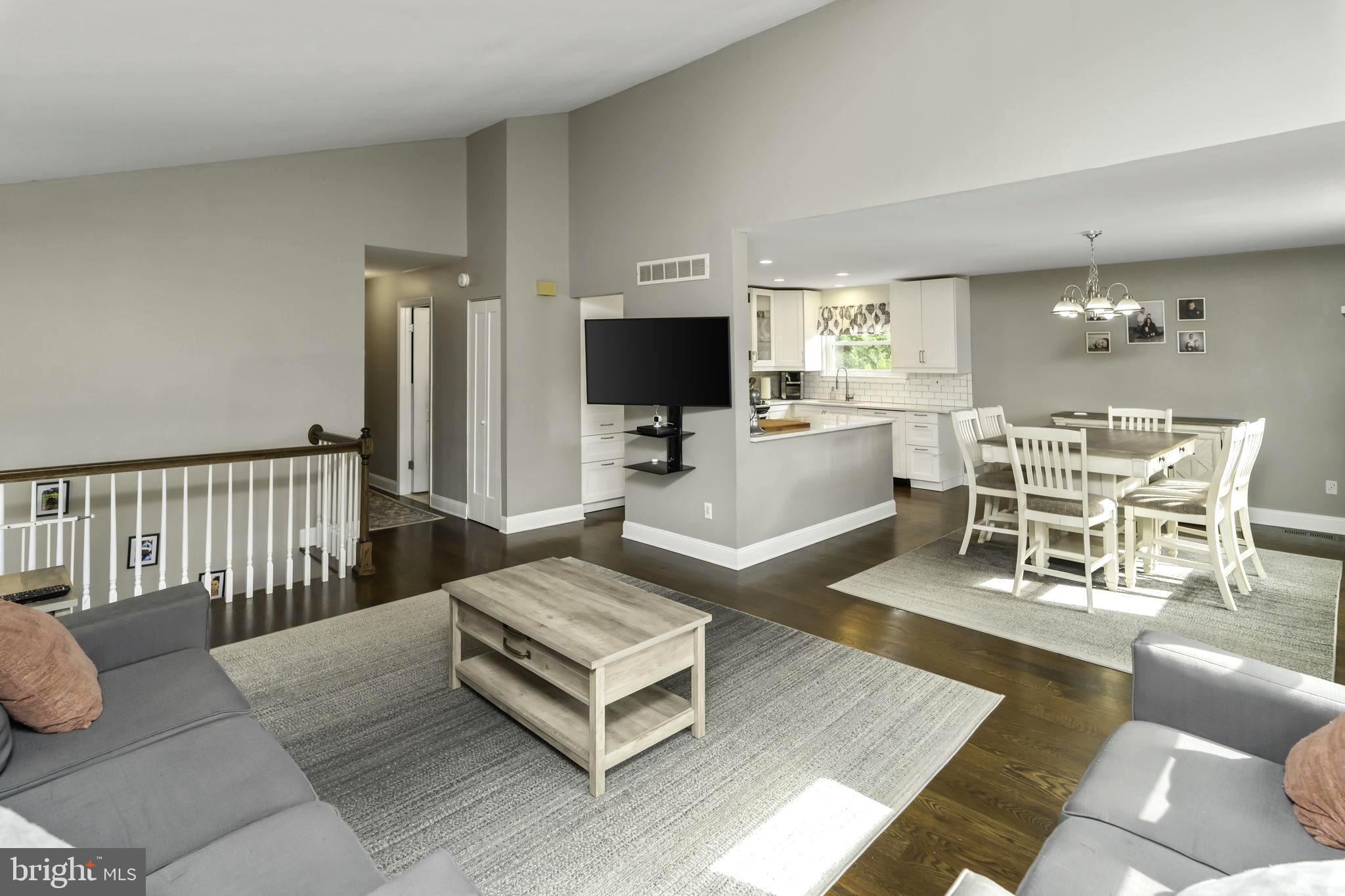 445 Kismet Road Philadelphia, PA 19115 - Photo 5 of 36