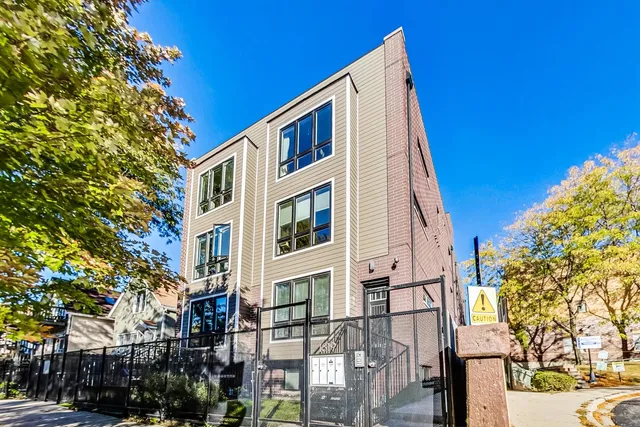 $640,000 | 1819 North St Louis Avenue, Unit 2RN, Chicago, IL 60647