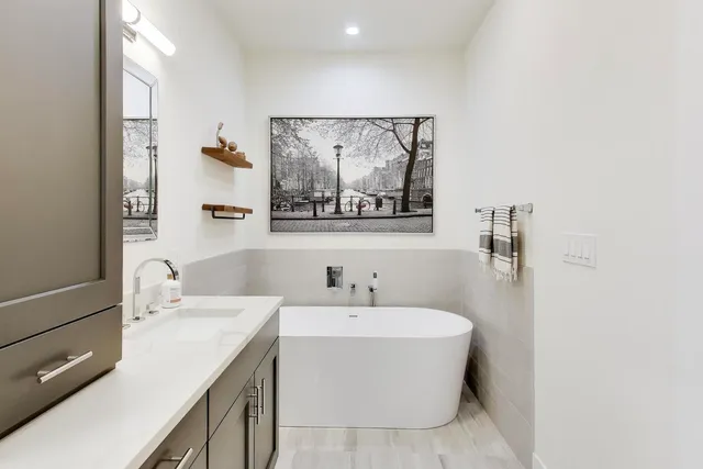 $640,000 | 1819 North St Louis Avenue, Unit 2RN, Chicago, IL 60647