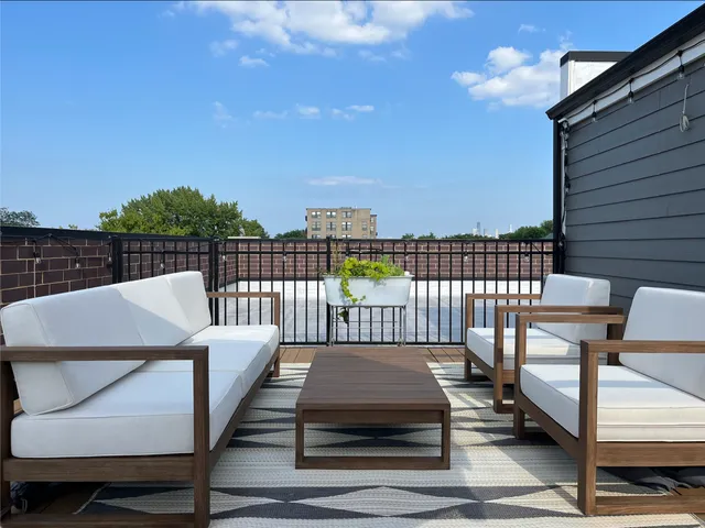 $640,000 | 1819 North St Louis Avenue, Unit 2RN, Chicago, IL 60647