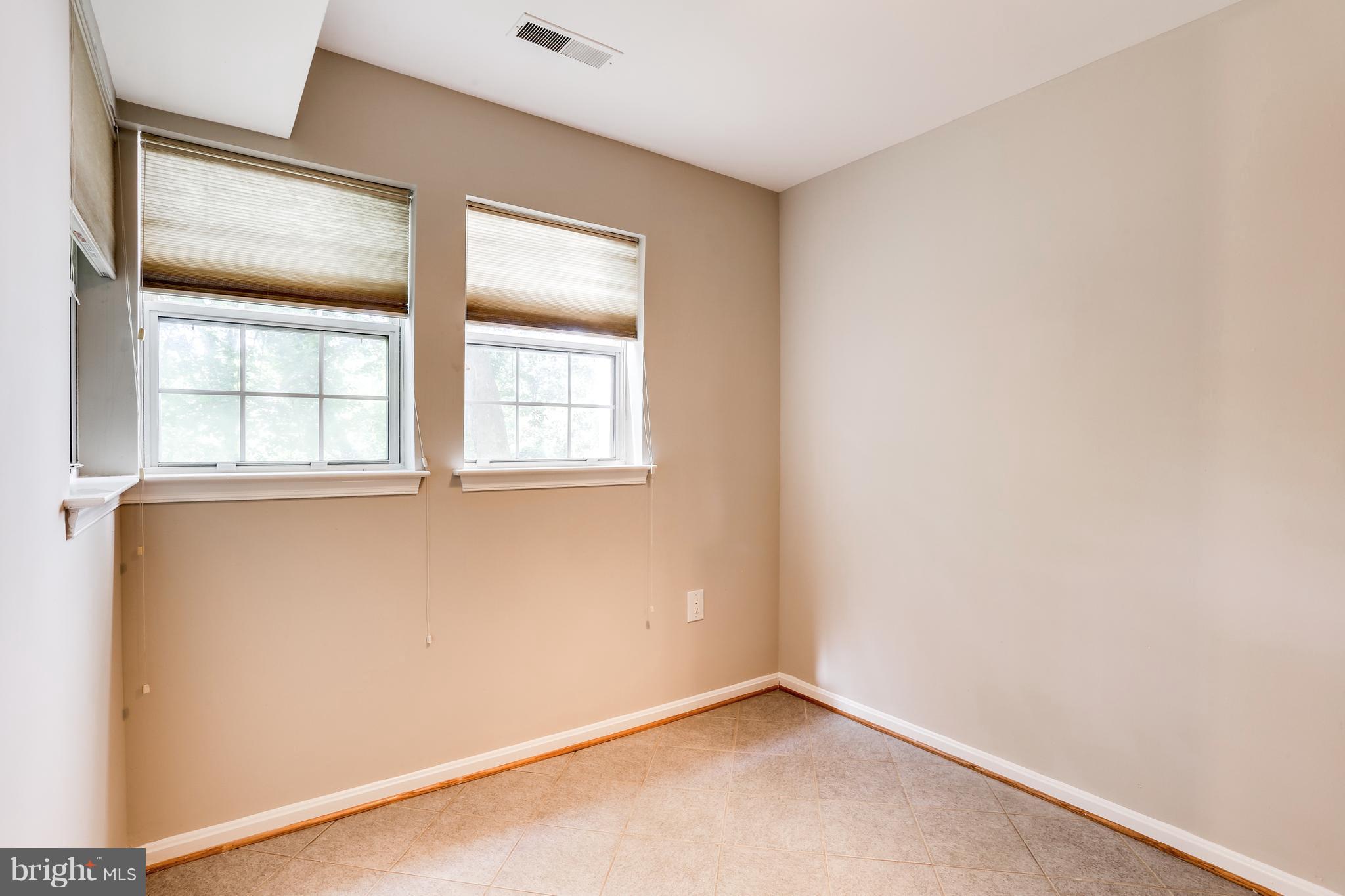 8385 Montgomery Run Road, Unit B Ellicott City, MD 21043 - Photo 8 of 29 BRIGHT Breakfast nook in kitchen