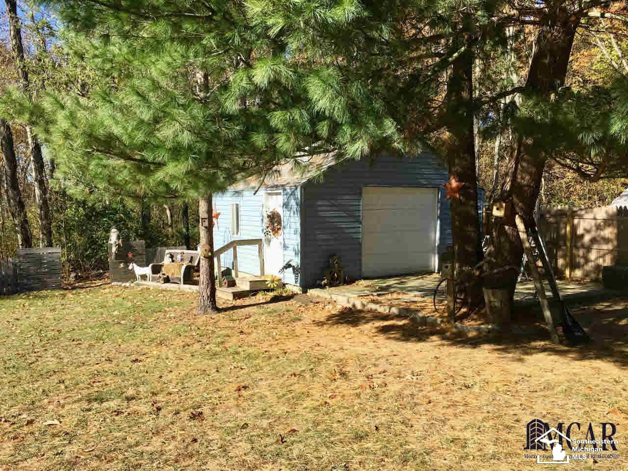 9023 Oakridge Road Temperance, MI 48182 - Photo 10 of 45 21396735-9.JPG