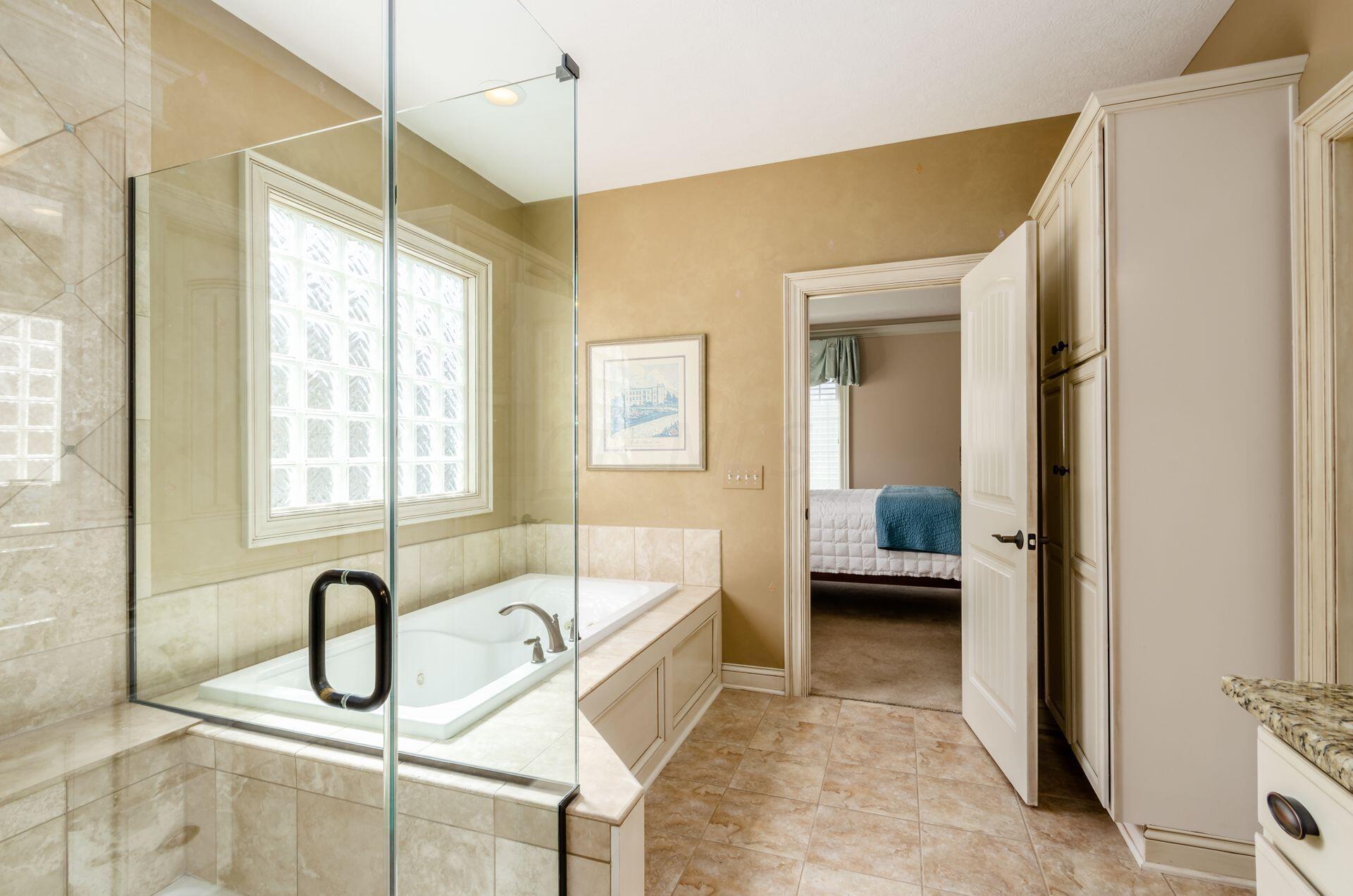 5410 Slater Ridge Westerville, OH 43082 - Photo 49 of 78 Owner suite bath