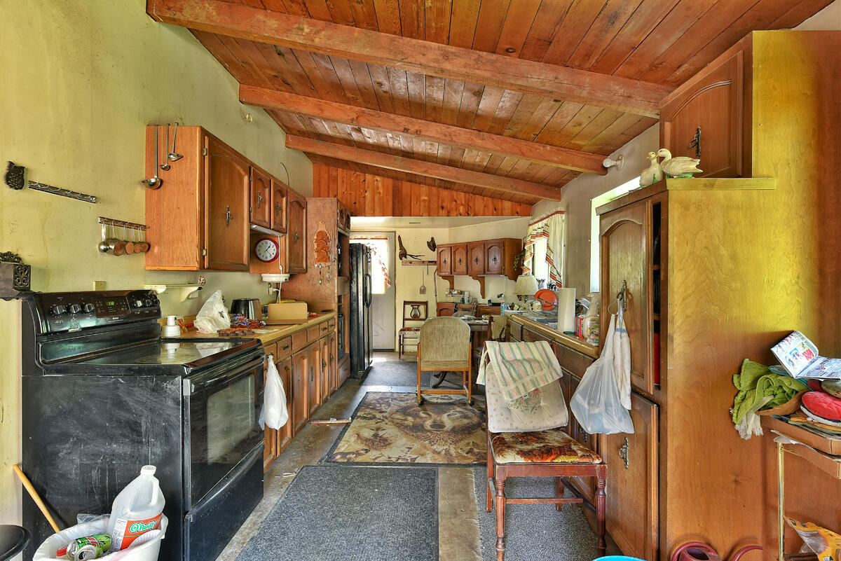 2297 Holcomb Springs Road Gold Hill, OR 97525 - Photo 15 of 30 14