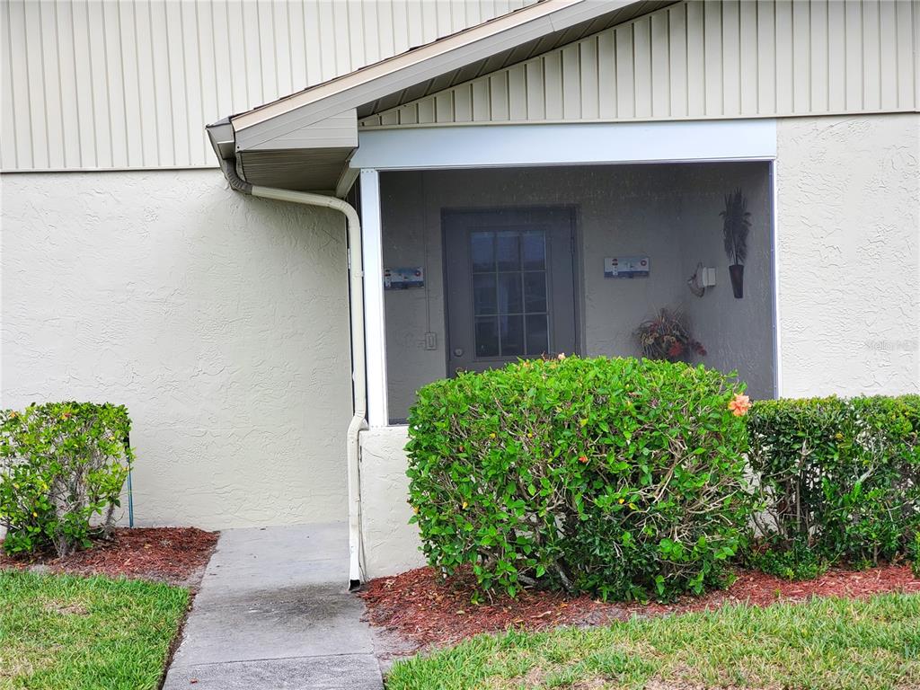 1905 Canterbury Lane, Unit E9 Sun City Center, FL 33573 - Photo 3 of 57