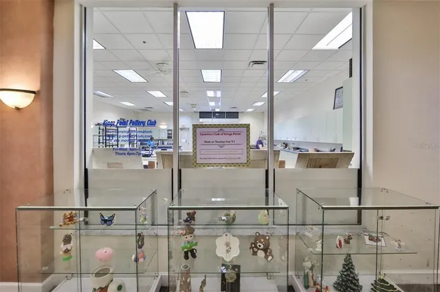 $1,850 | 1905 Canterbury Lane, Unit E9, Sun City Center, FL 33573