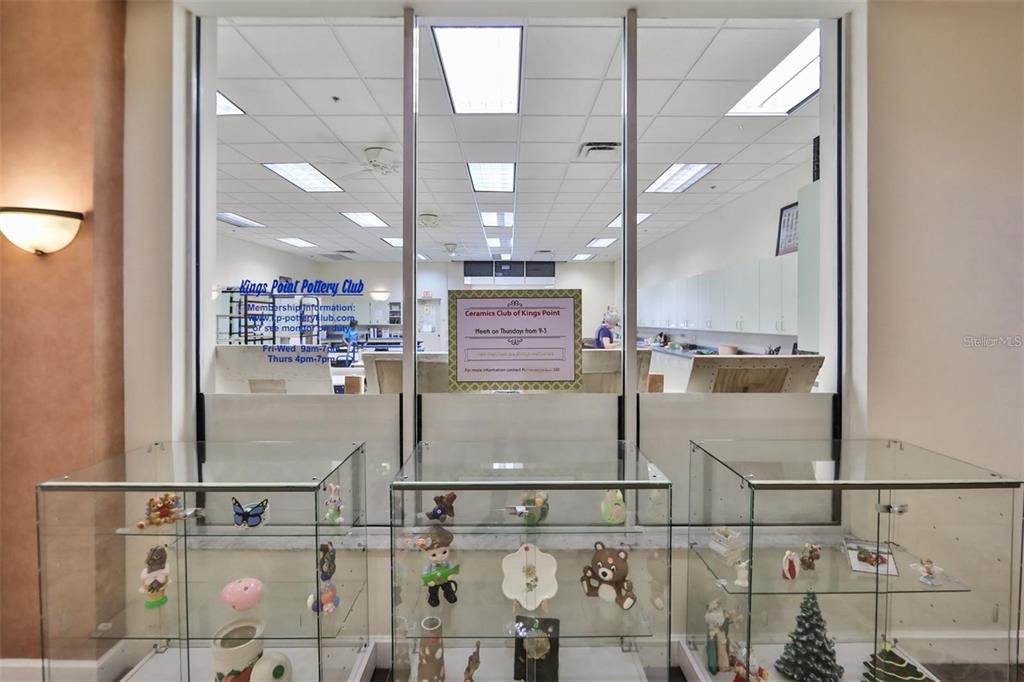 1905 Canterbury Lane, Unit E9 Sun City Center, FL 33573 - Photo 34 of 57