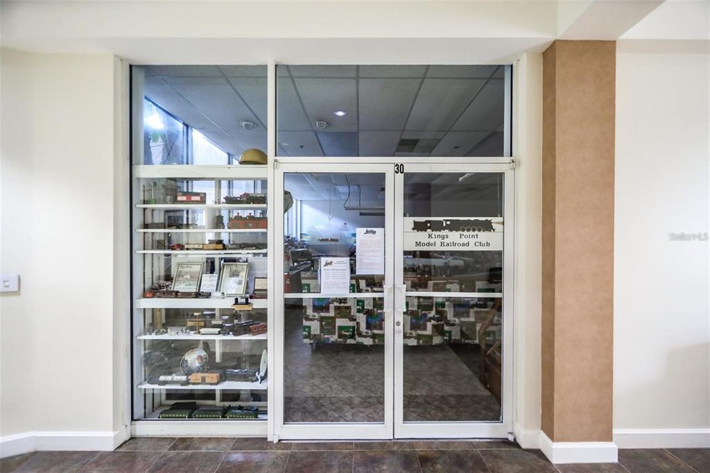 1905 Canterbury Lane, Unit E9 Sun City Center, FL 33573 - Photo 45 of 57