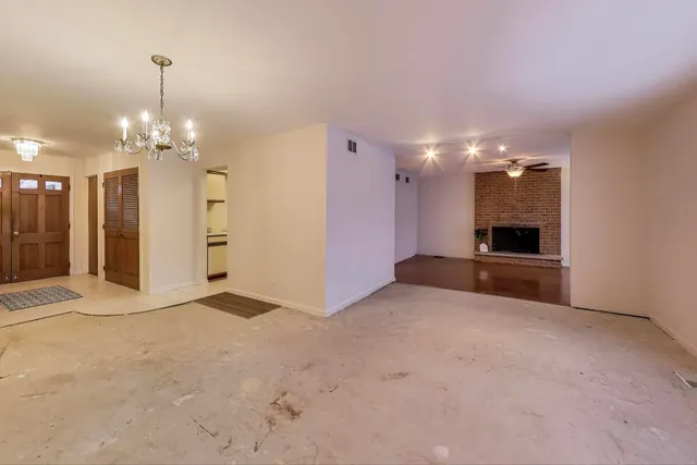 $409,000 | 632 Independence Avenue, Westmont, IL 60559