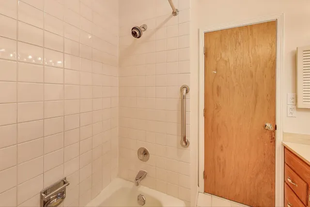 $409,000 | 632 Independence Avenue, Westmont, IL 60559