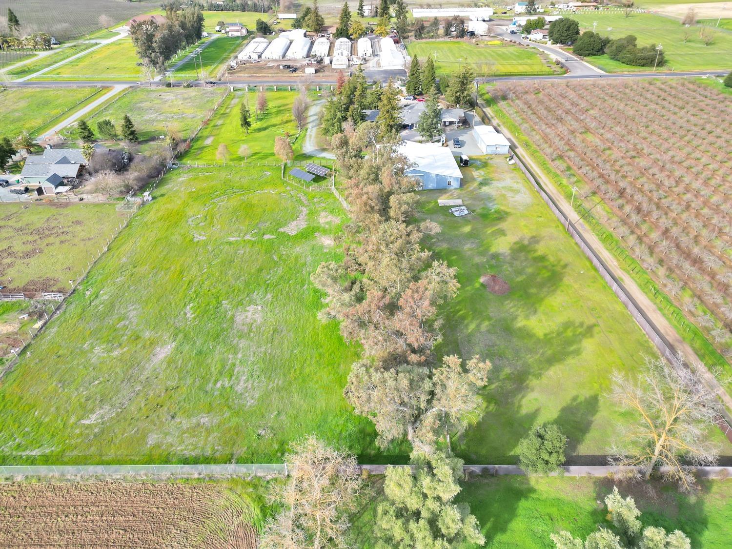 20388 Highway 99 Acampo, CA 95220 - Photo 10 of 24 a view of a yard with an umbrella