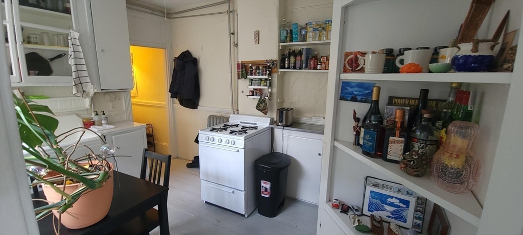74 Myrtle Street, Unit 10 Boston, MA 02114 - Photo 7 of 8