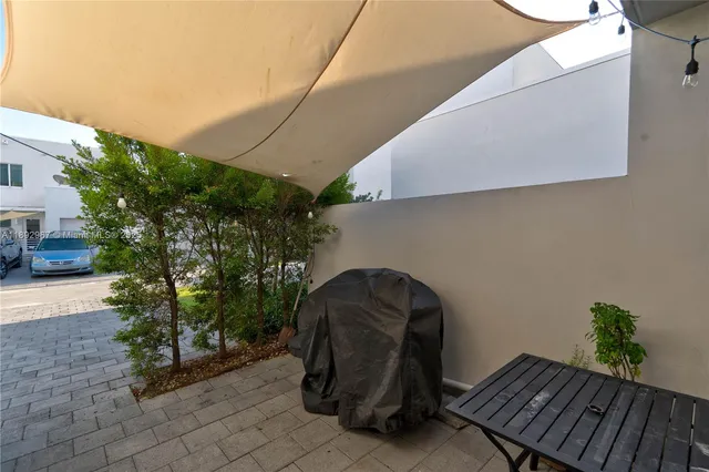 a view of a house with a yard and plants