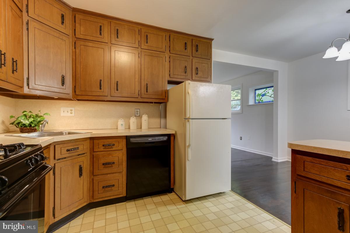 11911 Rocking Horse Road Rockville, MD 20852 - Photo 12 of 27 Gallery Image 12