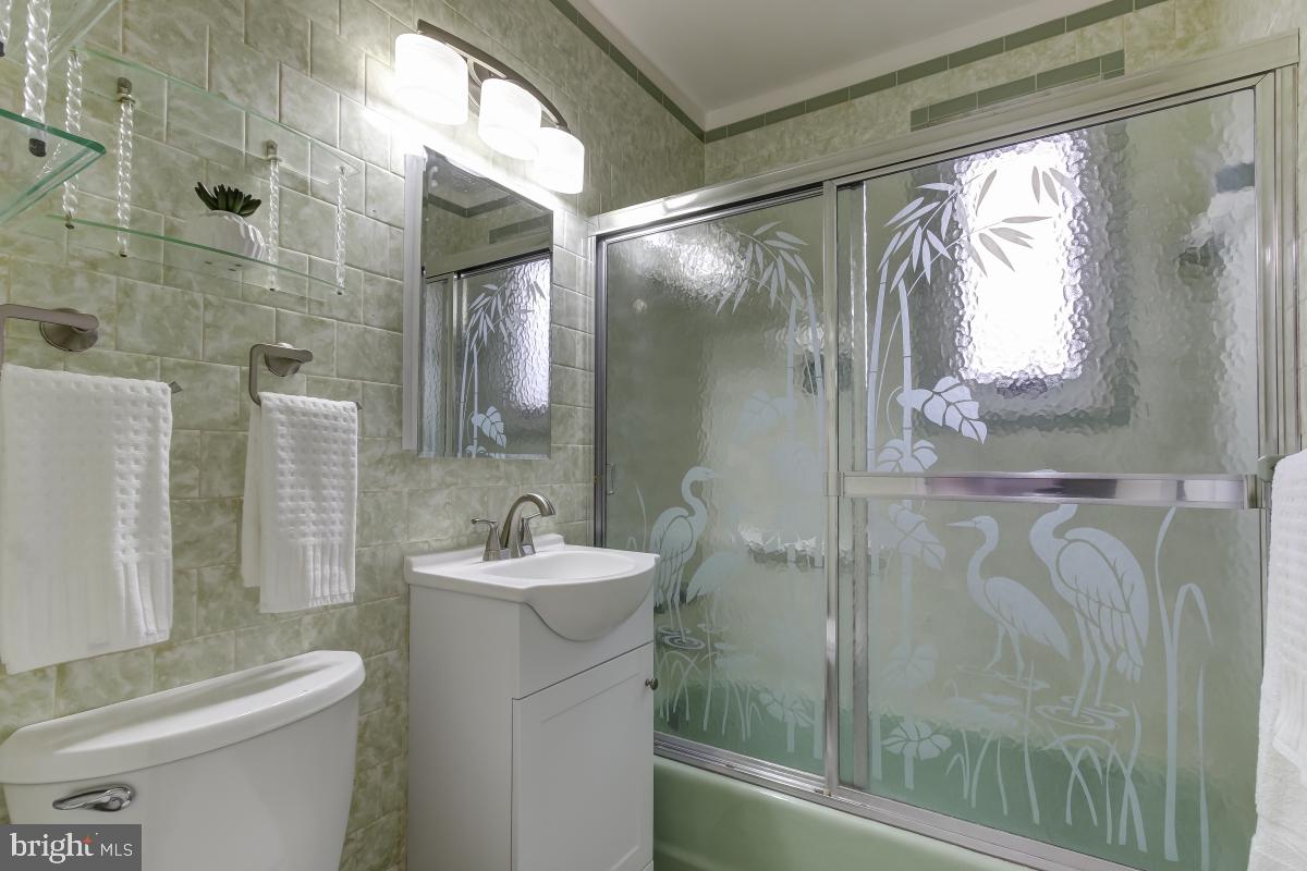 11911 Rocking Horse Road Rockville, MD 20852 - Photo 20 of 27 Hall bath.