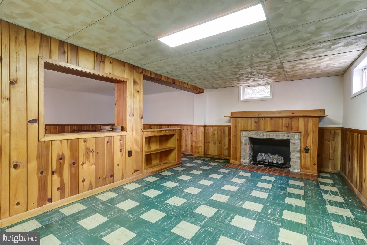 11911 Rocking Horse Road Rockville, MD 20852 - Photo 23 of 27 Gas fireplace.