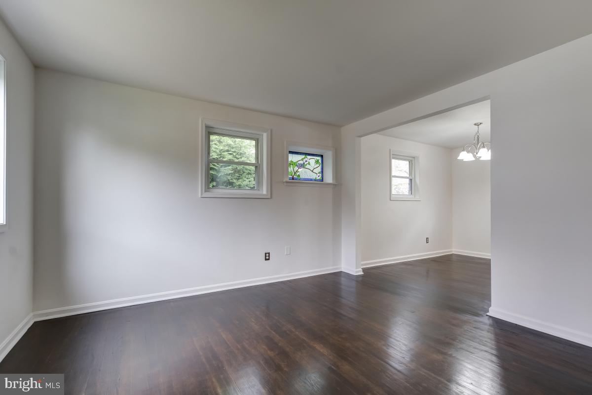 11911 Rocking Horse Road Rockville, MD 20852 - Photo 4 of 27 Living Room.