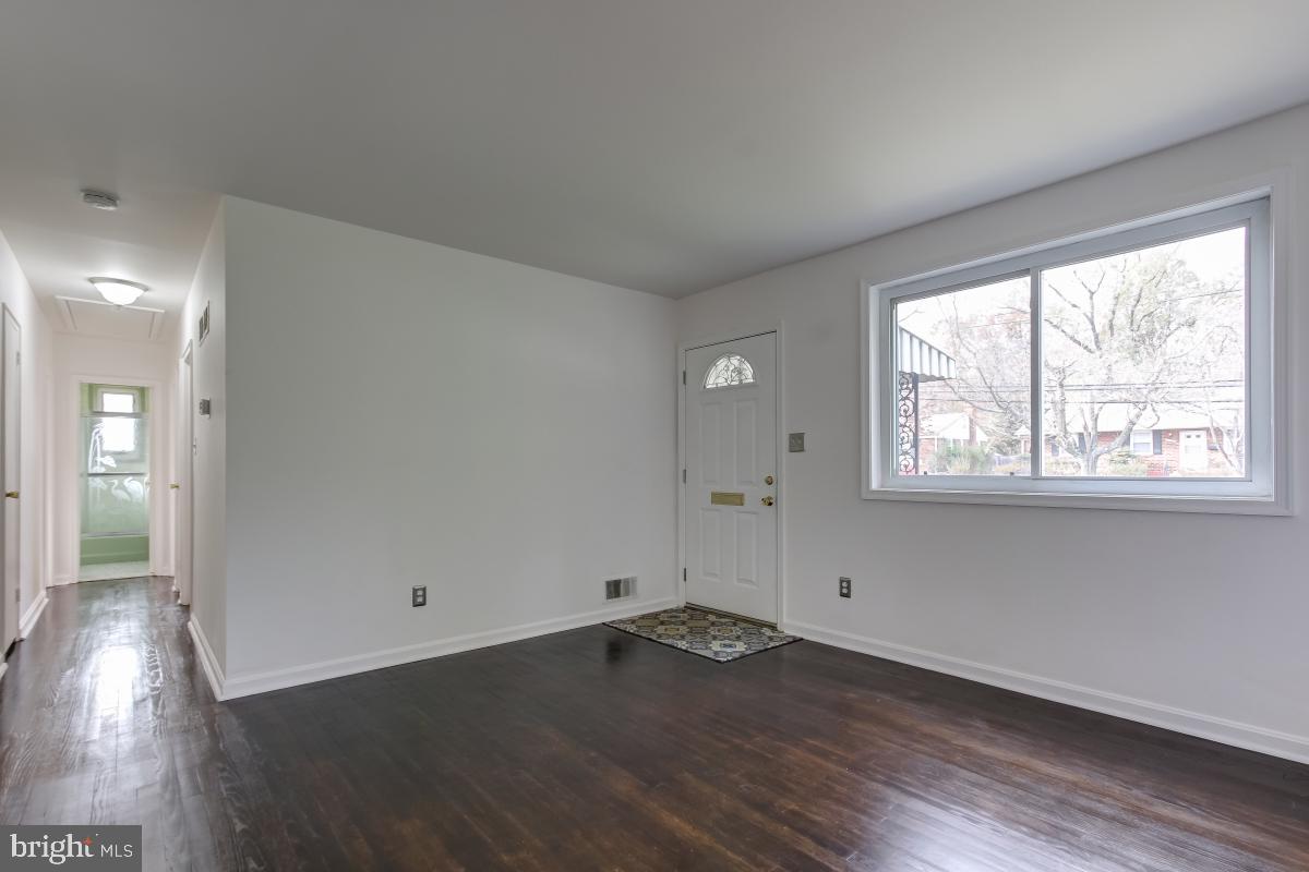 11911 Rocking Horse Road Rockville, MD 20852 - Photo 6 of 27 Gallery Image 6