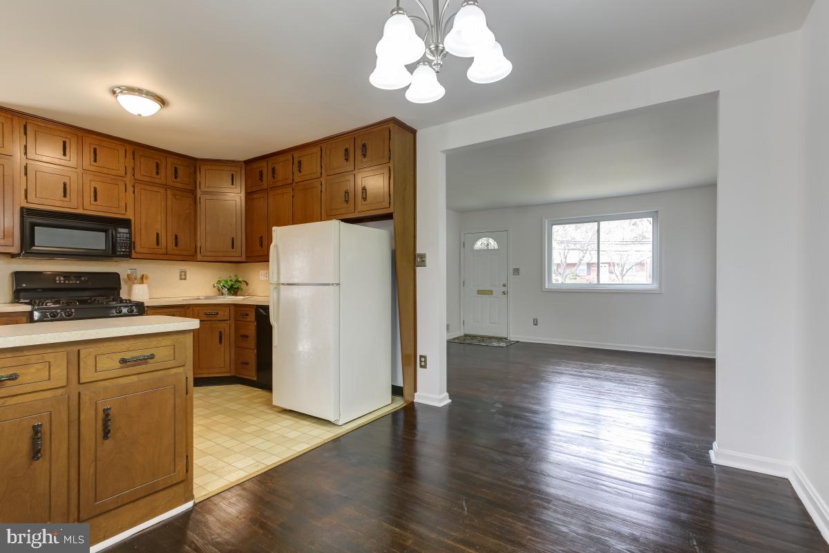 11911 Rocking Horse Road Rockville, MD 20852 - Photo 9 of 27 Gallery Image 9