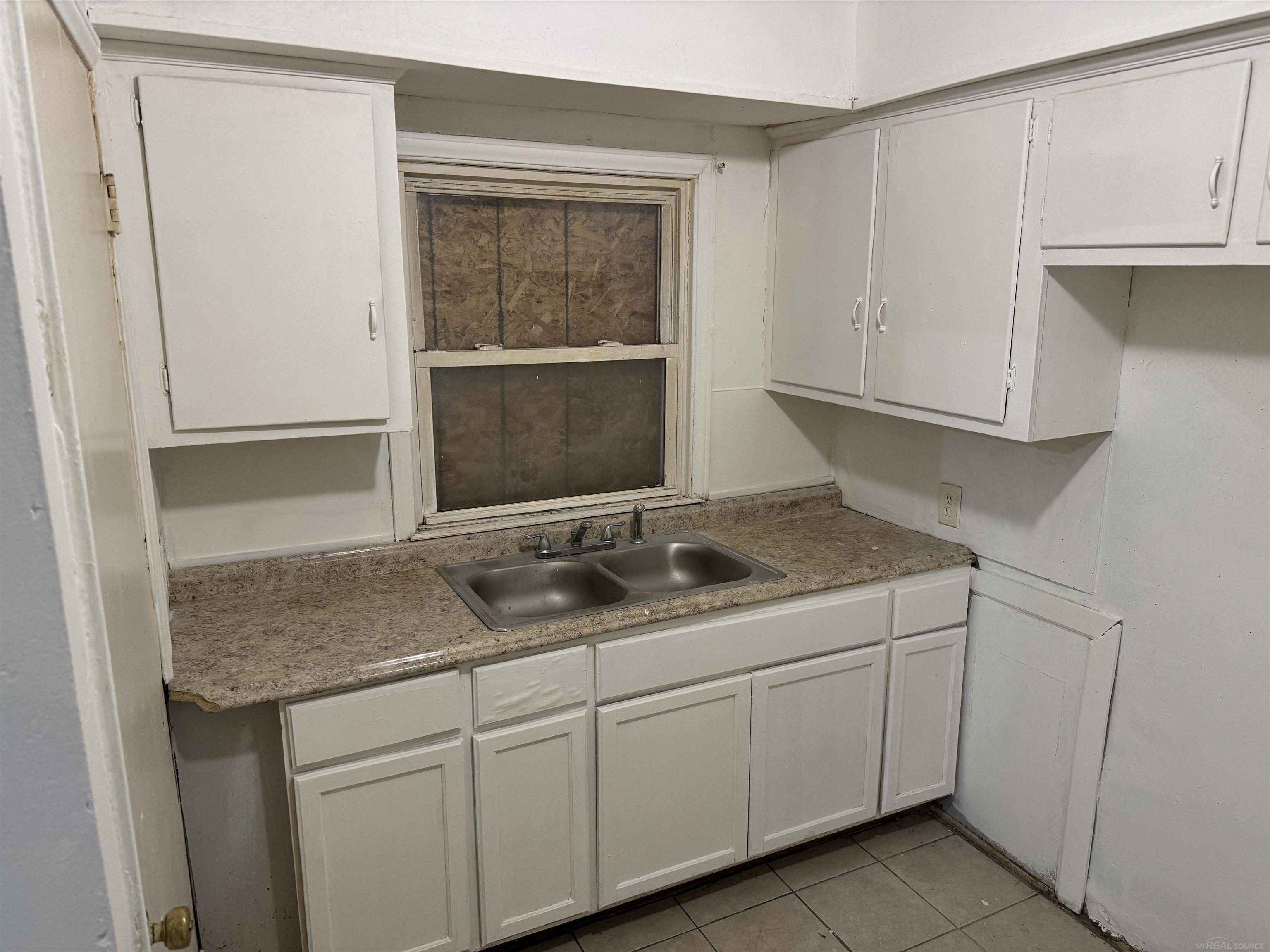 20284 Ferguson Street Detroit, MI 48235 - Photo 4 of 15 50176247-a1d8275a-f77a-47f3-b277-501f68e8faac.JPG