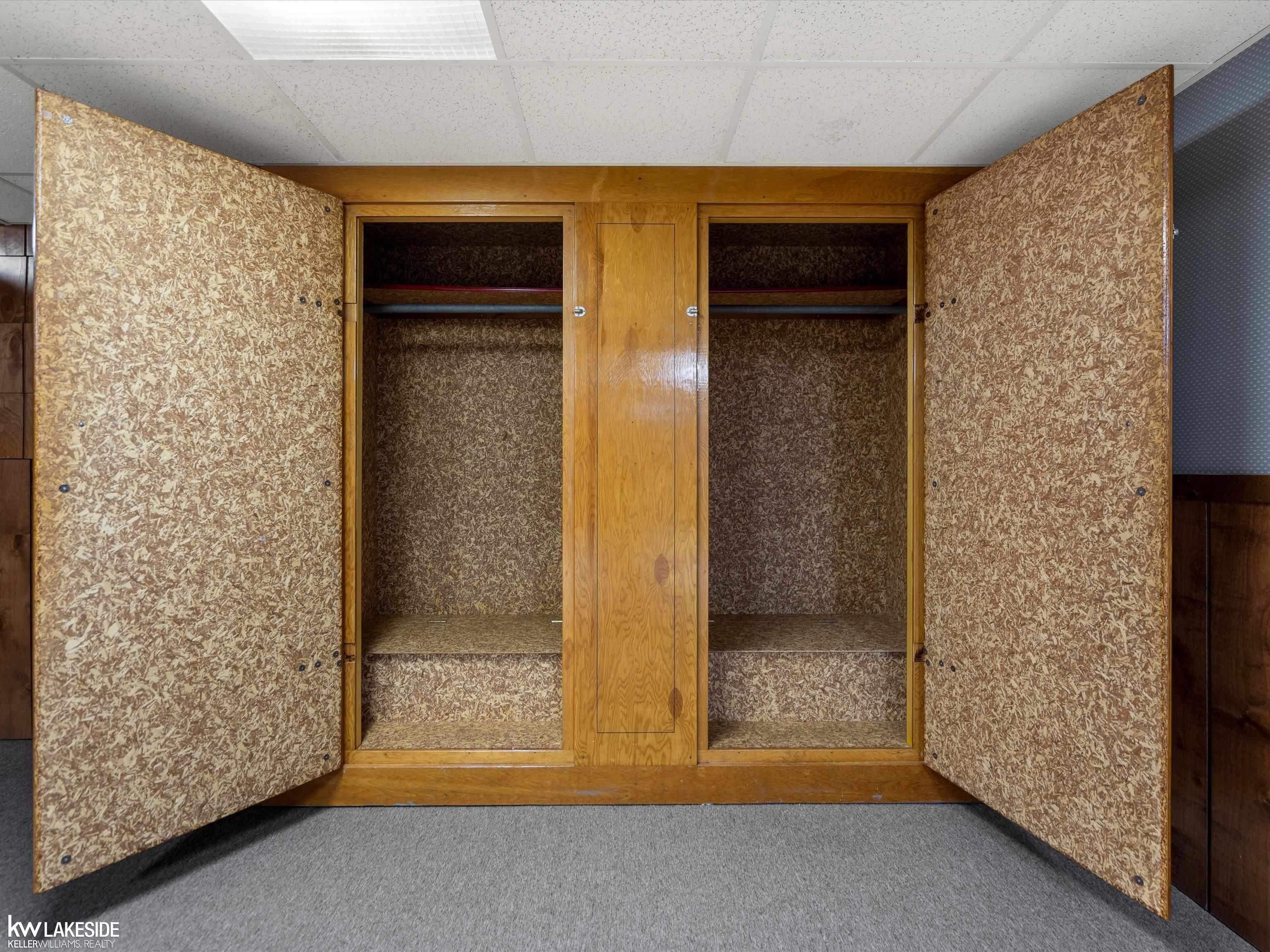 11585 Chicago Road Warren, MI 48093 - Photo 45 of 55 50182761-3c0b3c4d-f83e-40ee-a7a3-22f3ab63eacb.JPG